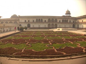 Ešte raz Agra Fort a jej záhrady.