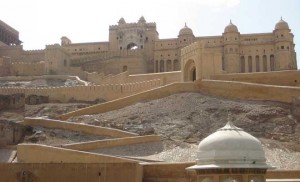 Amber fort (wikipedia.org).