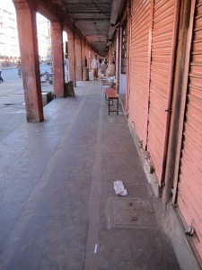 Johri bazar pred otvorením.